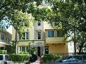 Building Photo - Studio Apartment Rental across from the park