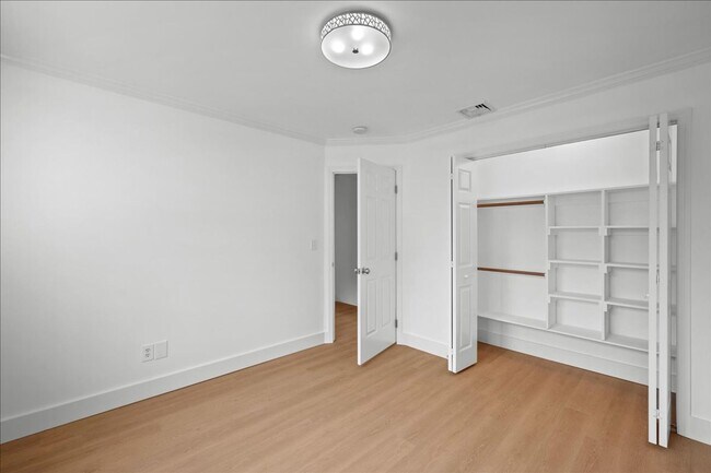 Building Photo - Lakeside Drive HOA