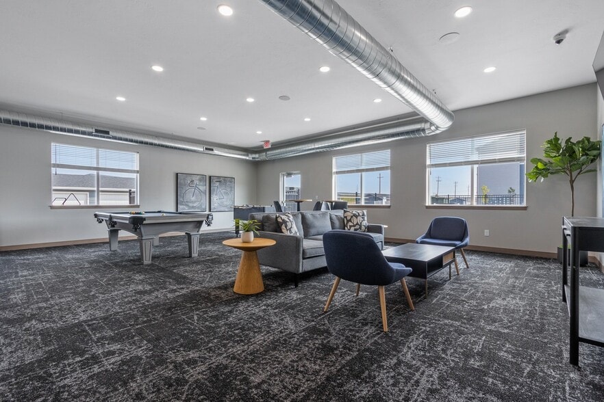 Primary Photo - Yukon at Benson