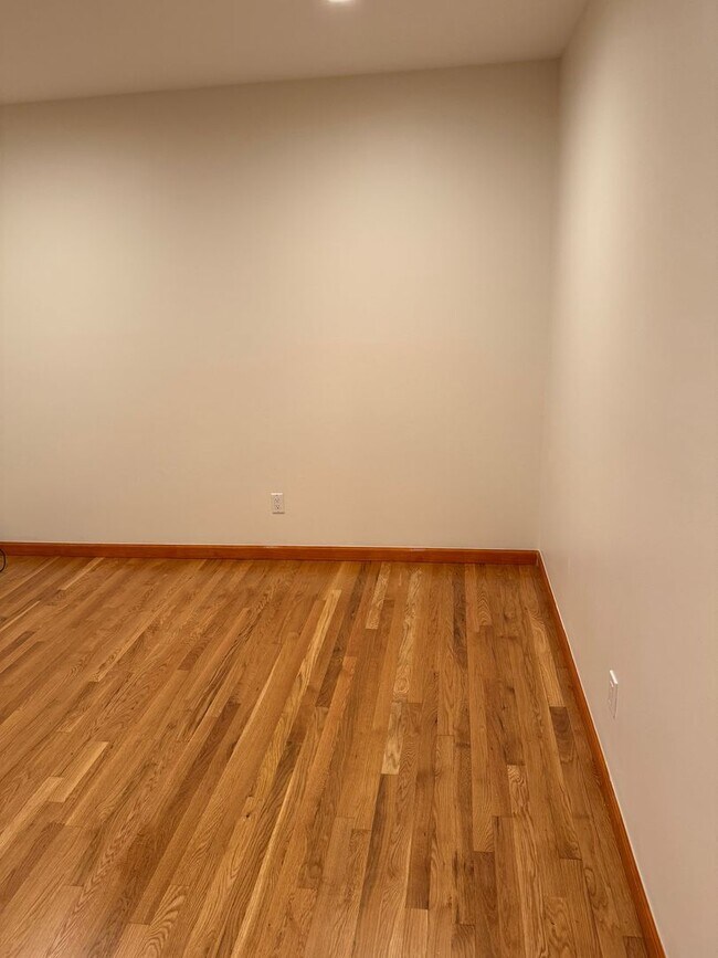 Building Photo - Charming 3BR apartment in East Meadow