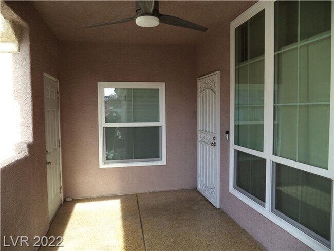 Building Photo - BEAUTIFUL FIRST FLOOR CONDO IN GATED COMMU...