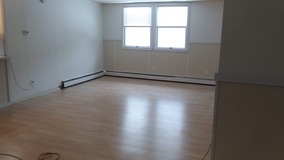 Building Photo - 208 Village View St