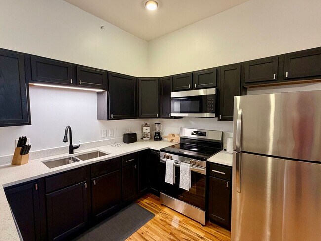 Building Photo - 719 N 3rd Ave