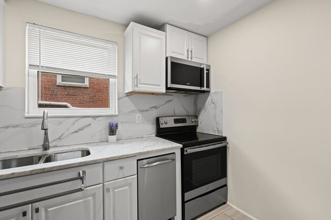 Building Photo - 53 Victor St NE