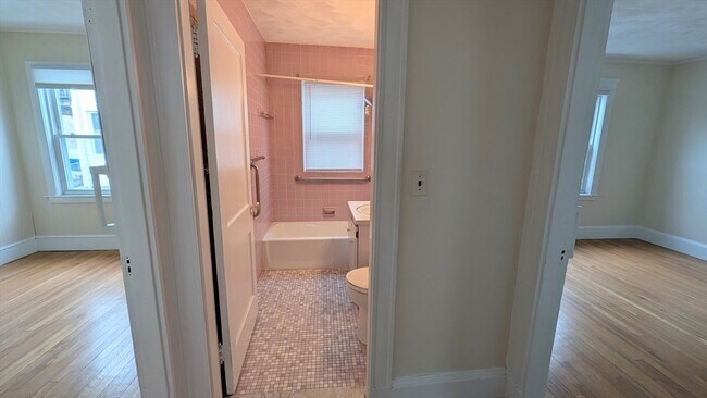 Building Photo - 157 Palmer St