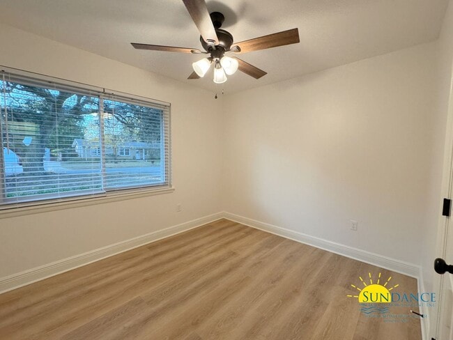 Building Photo - Beautiful 3 Bedroom Home in Fort Walton Be...