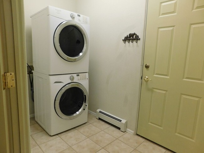 Building Photo - Spacious Duplex in N Grand Junction