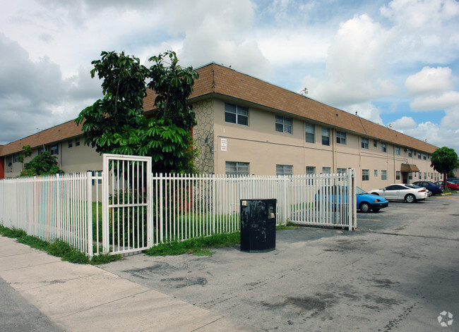 Building Photo - Parkway House Apartments