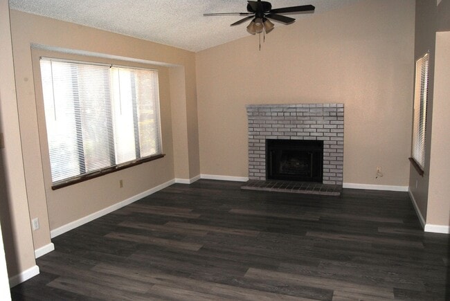 Building Photo - 4620 Gorbett Ln