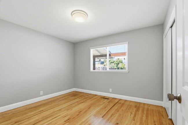 Building Photo - Wow! What a Great Home! Available Now!