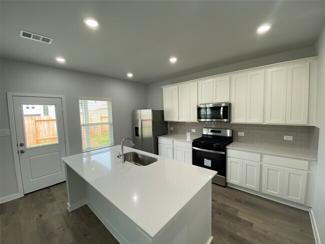 Building Photo - 122 Alset Dr