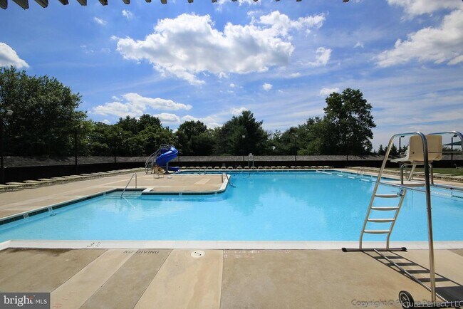 Building Photo - 10247 Redtail Ct