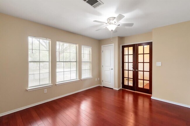Building Photo - 1117 Del Roy Dr
