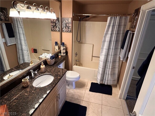 Building Photo - 210 E Flamingo Rd