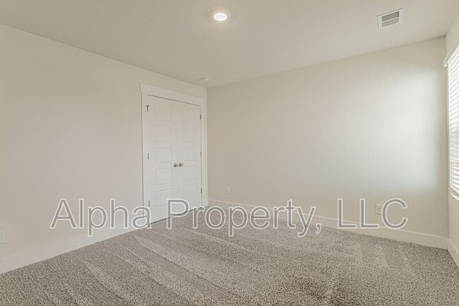 Building Photo - 164 Bromes Way