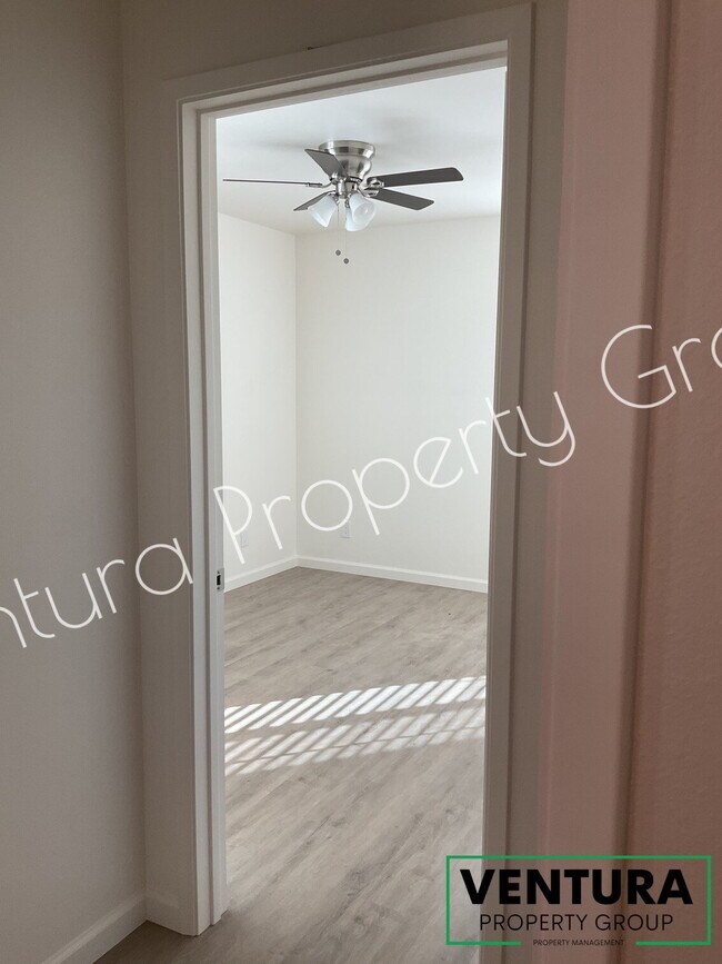 Building Photo - 841 S E St