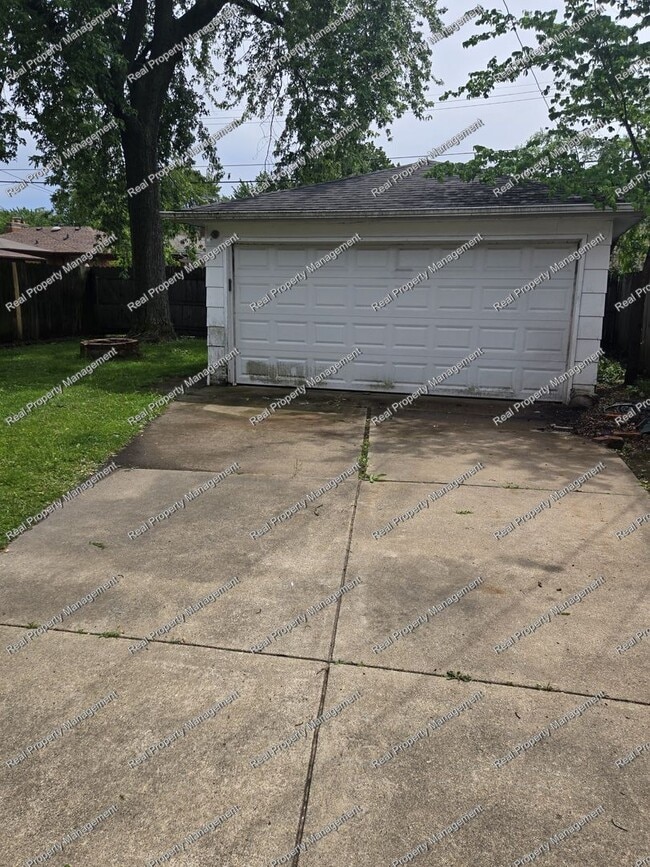 Building Photo - Great Location All Brick 2 Story