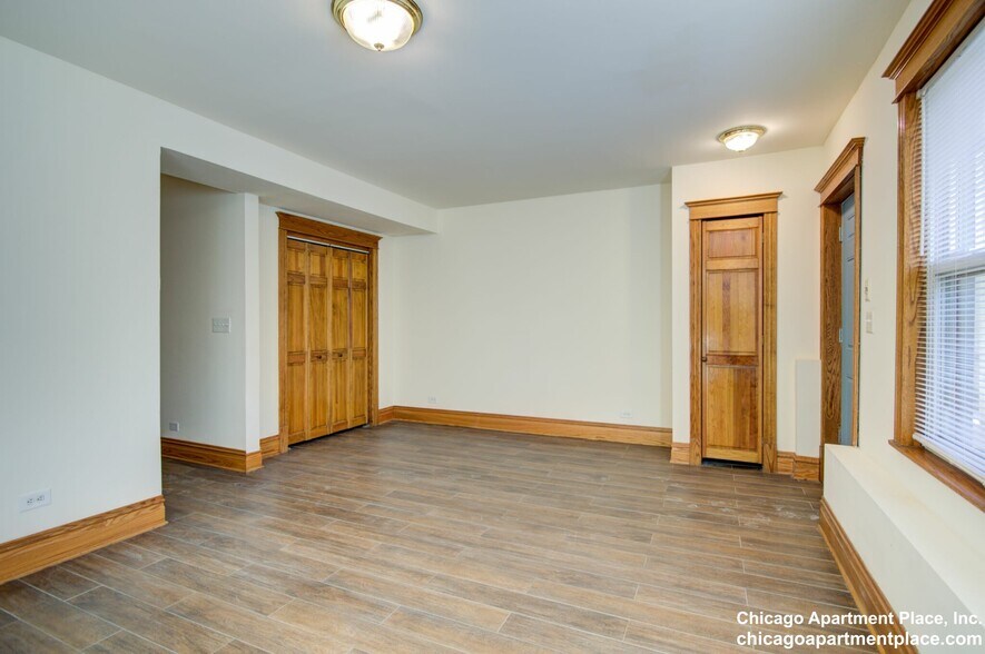 Building Photo - 1817 N Clybourn Ave