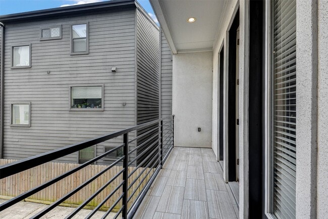 Building Photo - 607 Sydnor St