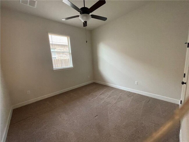 Building Photo - 932 Hezekiah Ln