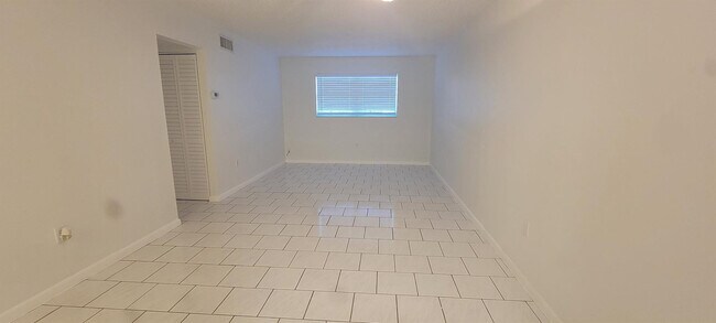 Building Photo - 600 SW 2nd Ave