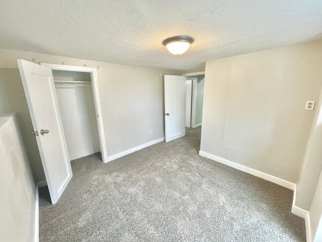 Building Photo - 30 S 400 E