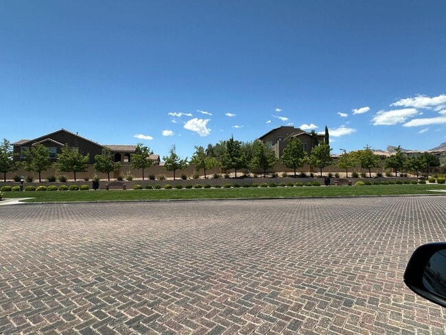 Building Photo - Beautiful Home in the Paseos of Summerlin!