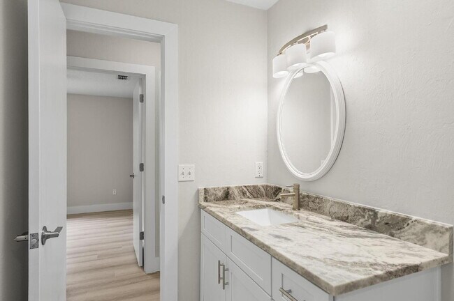 Building Photo - "Chic & Cozy 2-Bed Retreat with Granite Touches in Palm Coast!"