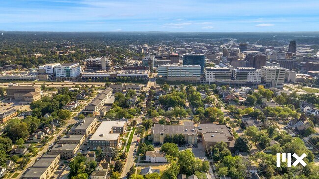 Building Photo - Two Bedroom Condo on Lookout Hill in Grand Rapids!