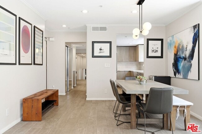 Building Photo - 1842 Greenfield Ave