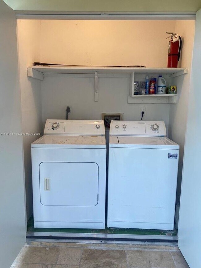 Building Photo - 10581 SW 155th Ct