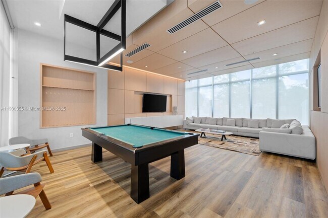 Building Photo - 6400 NW 105th Pl