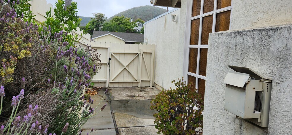 Building Photo - 11215 Almazon St