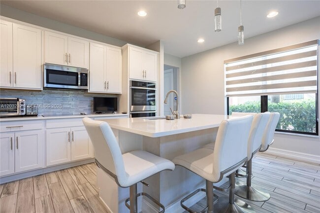 Building Photo - 10069 Brickhill Dr
