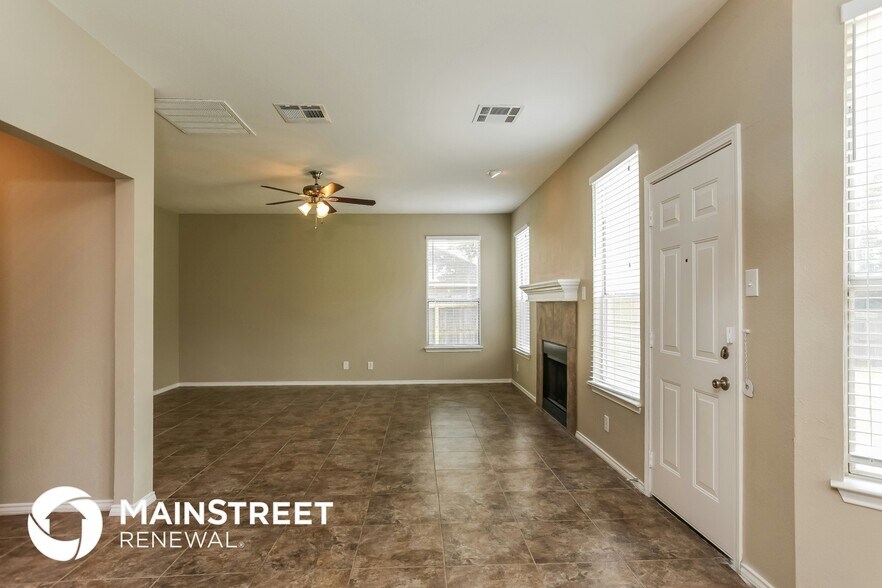 Building Photo - 8926 West Crk