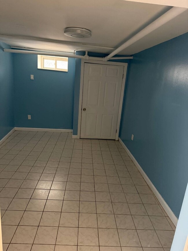 Building Photo - 527 Kimball Ave