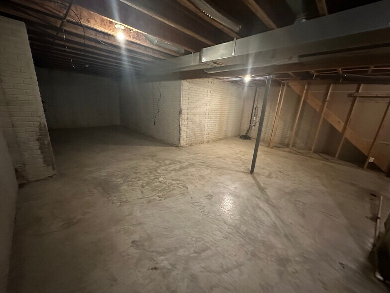 Extra Large Full Basement - 2721 Blossom Ave
