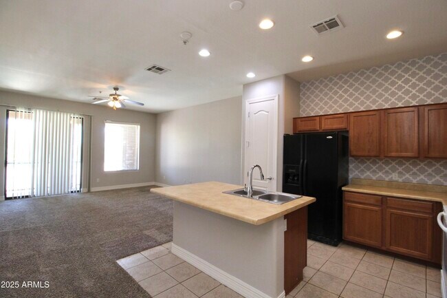 Building Photo - 1456 E 9th St