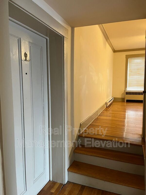 Building Photo - 523 S Cameron St