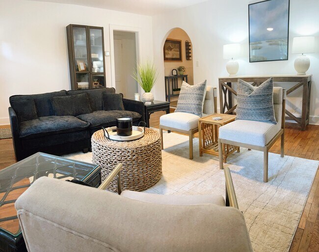 Building Photo - 102 Church St