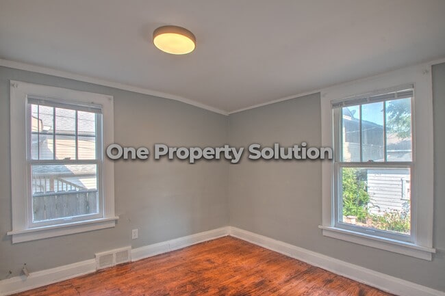 Building Photo - 407 Kenwood St