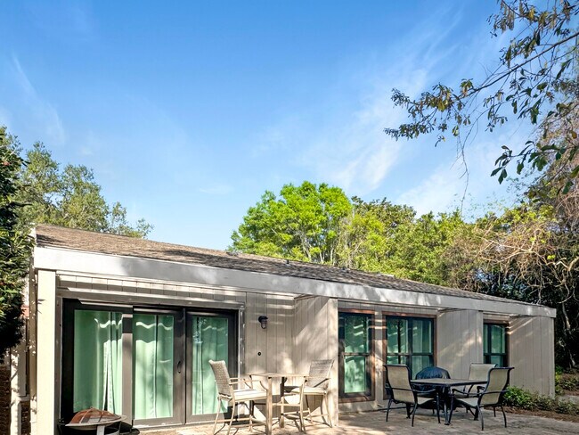 Building Photo - 546 Augusta Dr