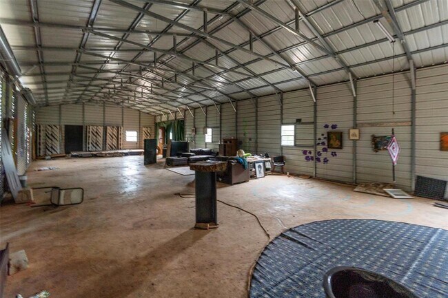 Building Photo - 1100 High Rd