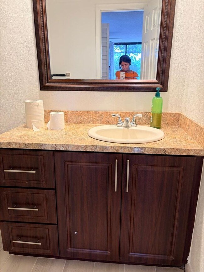 Building Photo - 1641 Fairway Rd