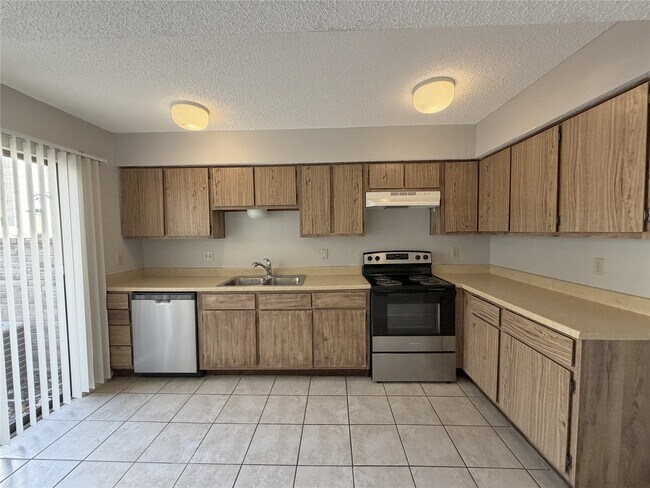 Building Photo - 13611 Garden Grove Ct