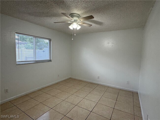 Building Photo - 2328 Country Club Blvd