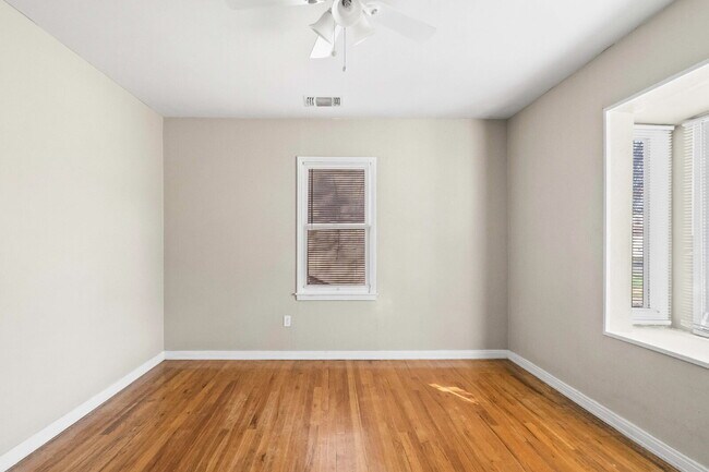 Building Photo - Vintage Home w/ Large Backyard, Minutes from TTU & Medical