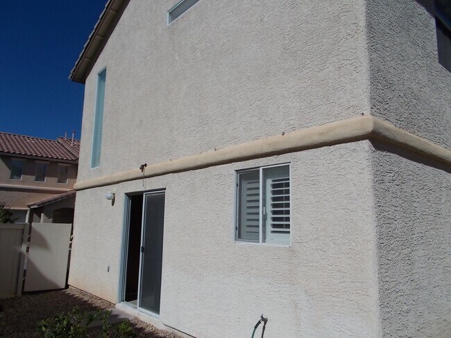 Building Photo - Beautiful 3-Bedroom Two-Story Home in Well...