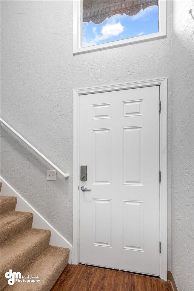 Building Photo - The Single-Family Alternative: 3BD/2BA Triplex Unit with Modern Comforts