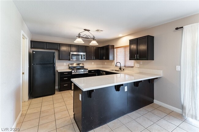 Building Photo - 688 Emerald City Ave